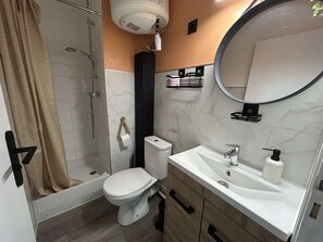 Bathroom - Renovated studio - 2 guests (Saint-Jean-de-Monts)
