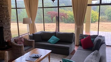 Apartment, 3 Bedrooms, Accessible | Living room