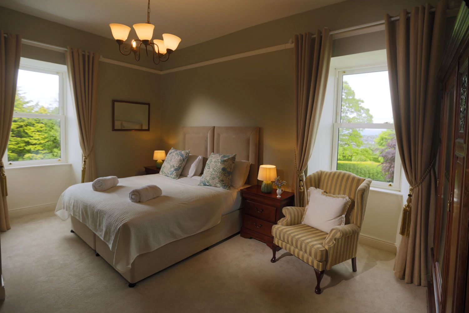 8 bedrooms, iron/ironing board, WiFi, bed sheets