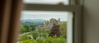 Hill House Cashel: Luxury Stay Sleeps 17