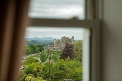 Hill House Cashel: Luxury Stay Sleeps 17