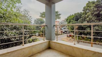 Deluxe-Doppelzimmer, Balkon, Stadtblick | Unterkunftsgelände