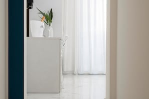 Interior - Azzurra Luxury with Shared Terrace, Wi-Fi and Air Conditioning (Marsala)