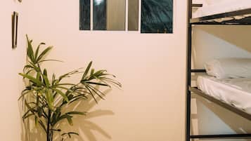Cortinas blackout, tabla de planchar con plancha y wifi gratis