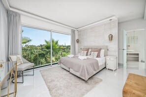 Iron/ironing board, WiFi, bed sheets - Villa 'Boa Vida' with Sea View, Infinity Pool & Jacuzzi (Armação de Pêra)
