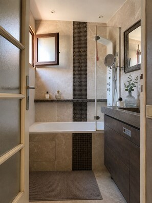 Bathroom - Vrbo Property (Mandelieu-la-Napoule)