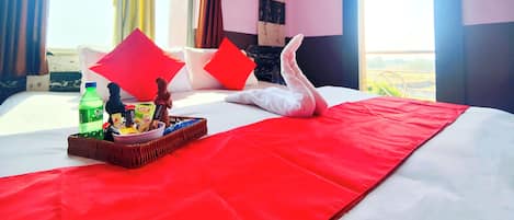 Kamar Double Deluks, balkon, pemandangan kebun | Ruang kerja ramah laptop dan Wi-Fi gratis
