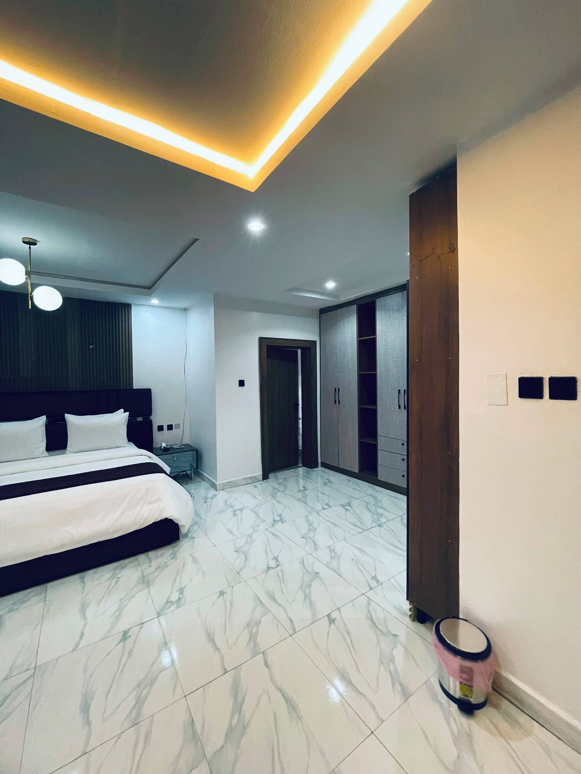 Apartamento, balcón, vistas al patio | Escritorio, espacio para trabajar con un portátil, cortinas opacas