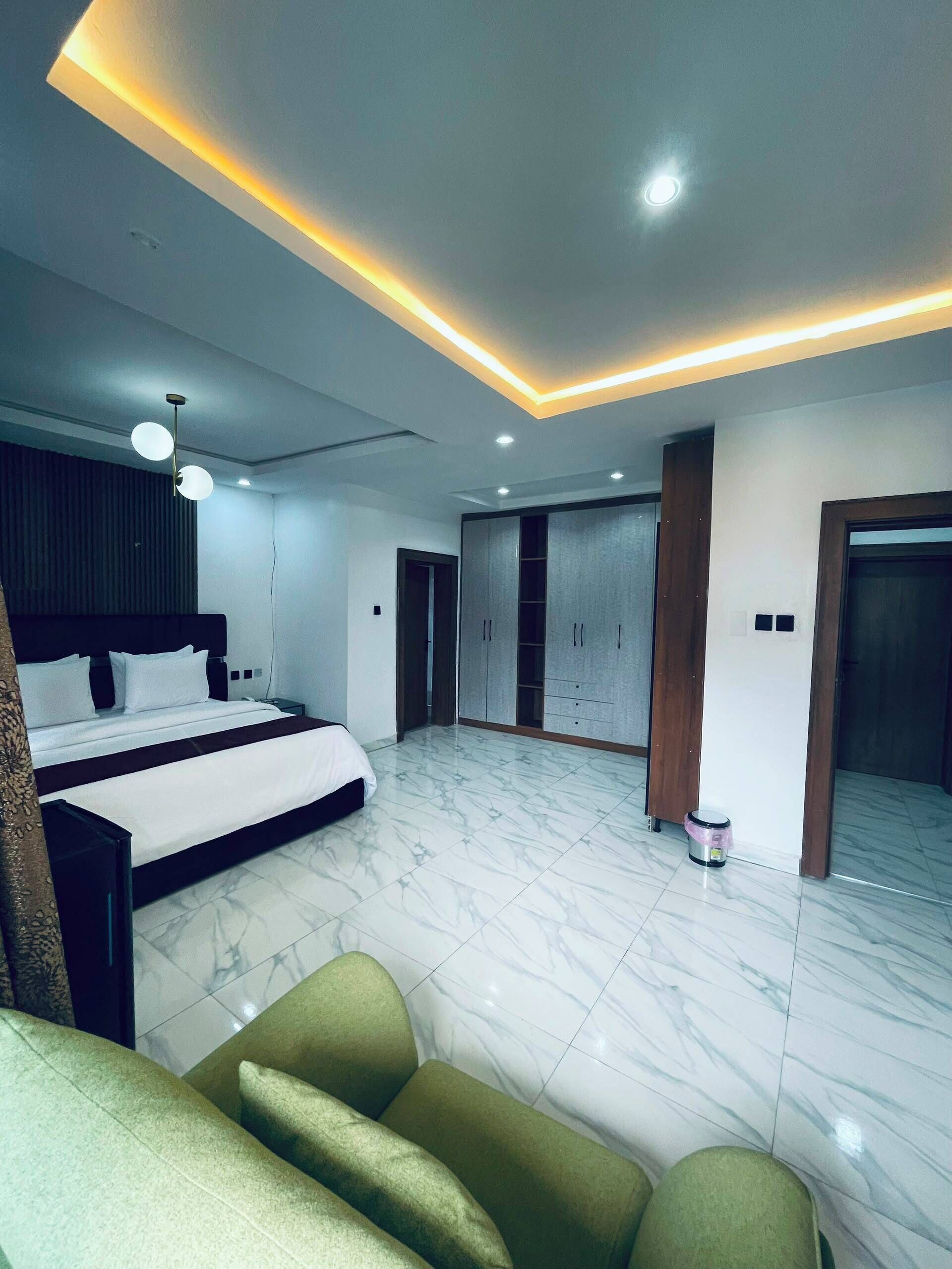 Apartamento, balcón, vistas al patio | Escritorio, espacio para trabajar con un portátil, cortinas opacas