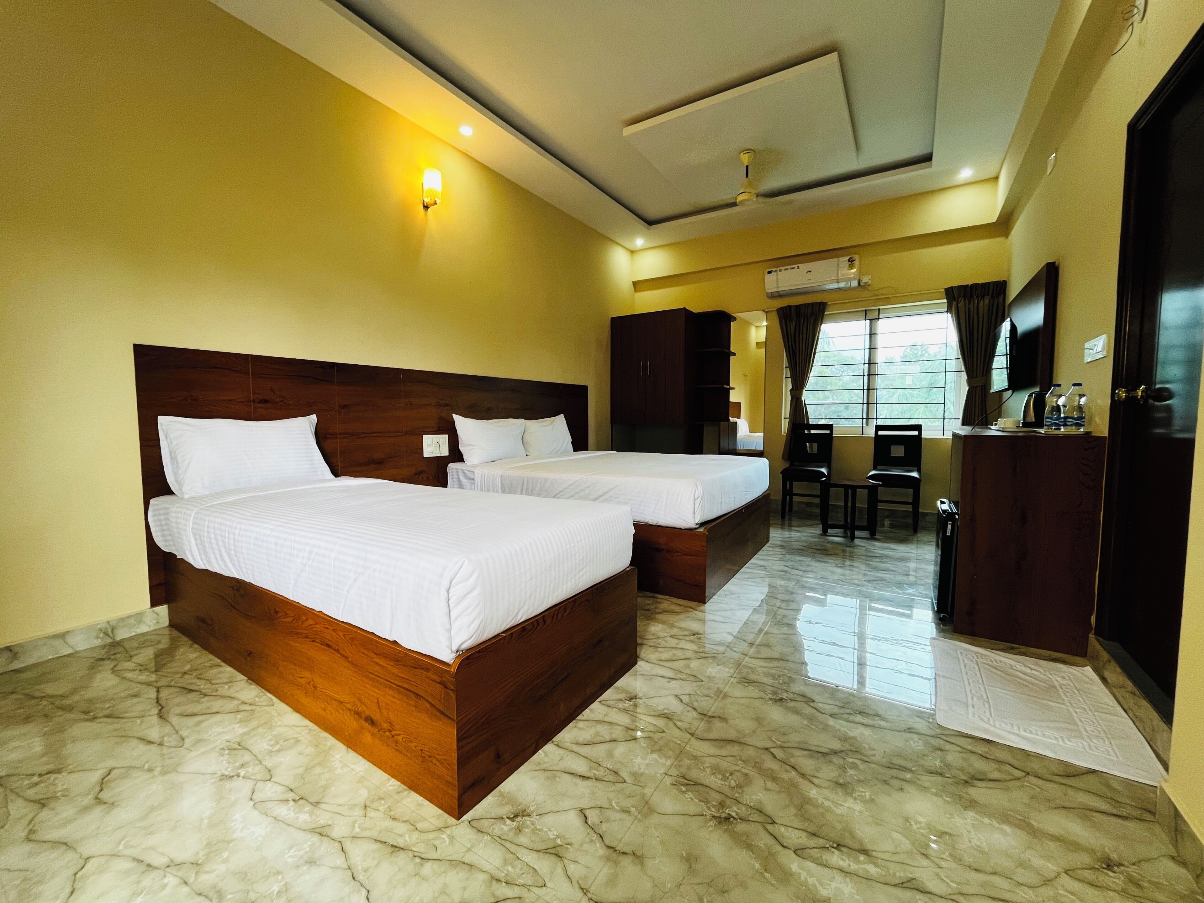 Superior Triple Room, Balcony, Courtyard View | Desk, laptop workspace, free WiFi
