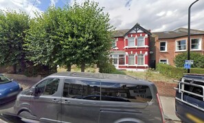 Property grounds - Cosy 2BDR Flat in Leytonstone near Central Line (Greater London)
