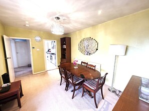 Dining - Cosy 2BDR Flat in Leytonstone near Central Line (Greater London)