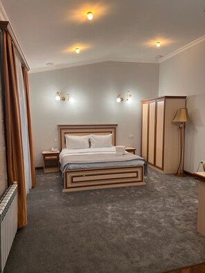 Double Room, Mountain View | In-room safe, desk, blackout drapes, soundproofing - The House Hotel Goris (Goris)