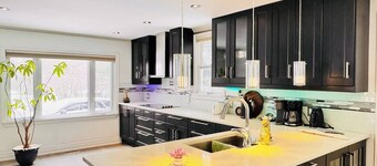 Charming Bungalow Retreat in Whitby, Canada
