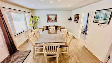 Bungalow, 1 Bedroom, Balcony, Garden View | Dining room