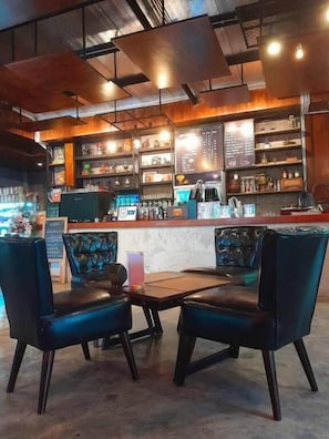 Bar (on property) - THE AIYARARIN RESORT (Phitsanulok)