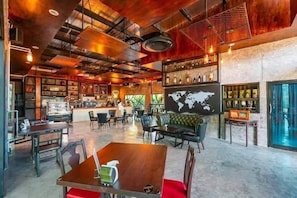 Bar (on property) - THE AIYARARIN RESORT (Phitsanulok)