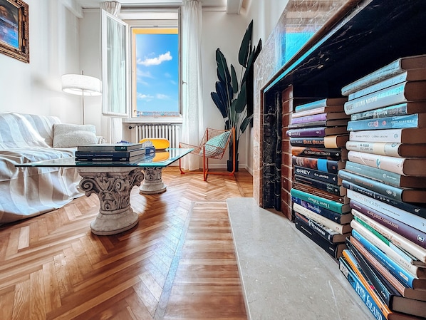 Living area - Designer Penthouse with a View of the Ghirlandina (Modena)