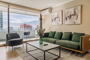 Familienapartment, Balkon, Stadtblick | Wohnbereich