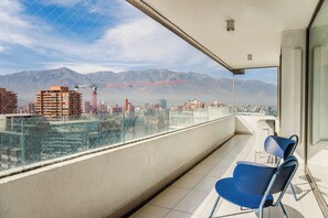 Familienapartment, Balkon, Stadtblick | Unterkunftsgelände
