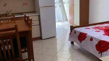 Habitación doble familiar, balcón, vista a la playa | Wifi gratis