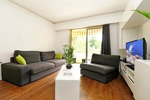 Living area - Cosy apartment Terrasses d'Eden (Mandelieu-la-Napoule)