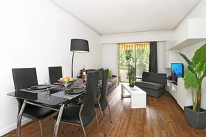 Dining - Cosy apartment Terrasses d'Eden (Mandelieu-la-Napoule)