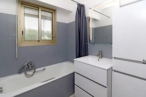 Bathroom - Cosy apartment Terrasses d'Eden (Mandelieu-la-Napoule)