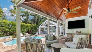 Terrace/patio - ~HELLO GORGEOUS~ Soak up the sun, swim in the pool, or relax in the jacuzzi! (Key West)