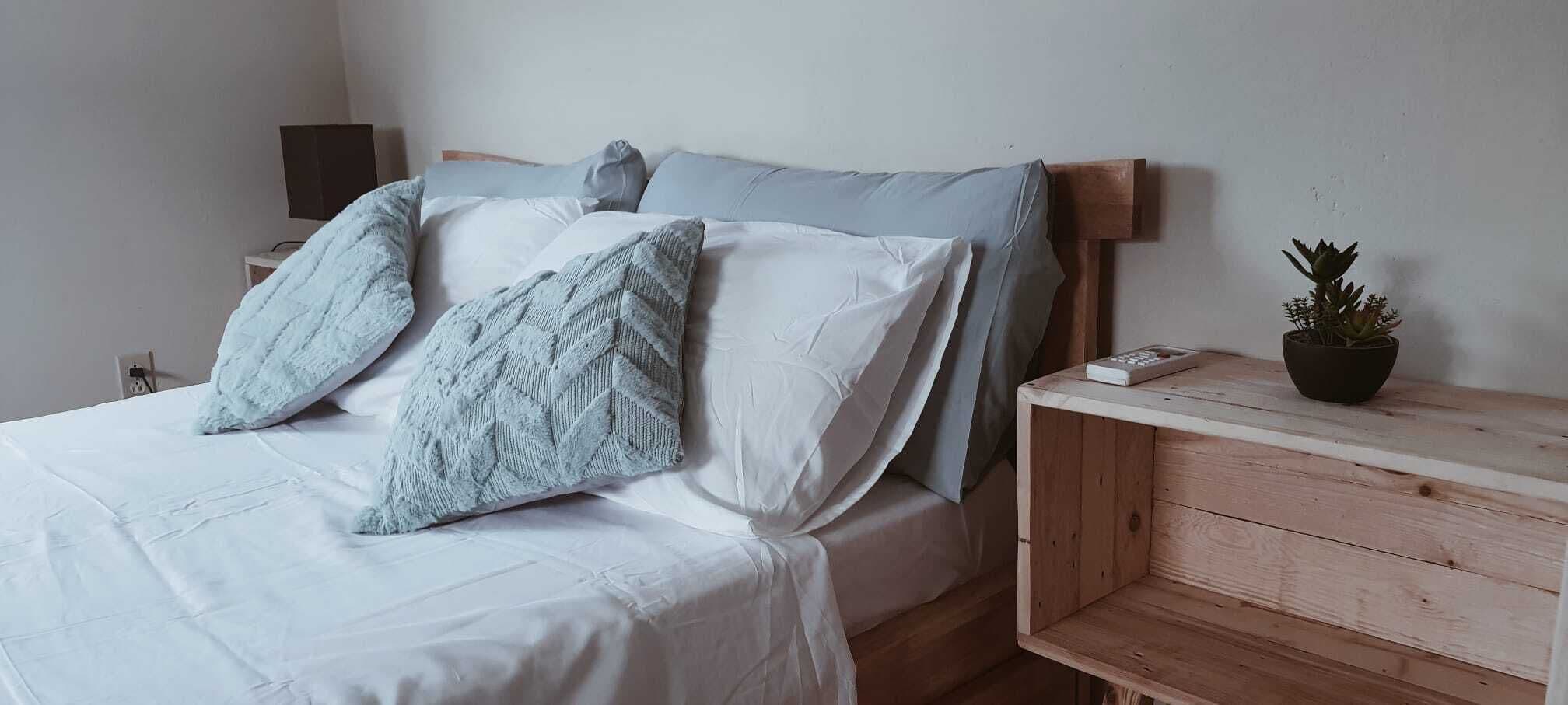2 slaapkamers, een strijkplank/strijkijzer, gratis wifi, beddengoed