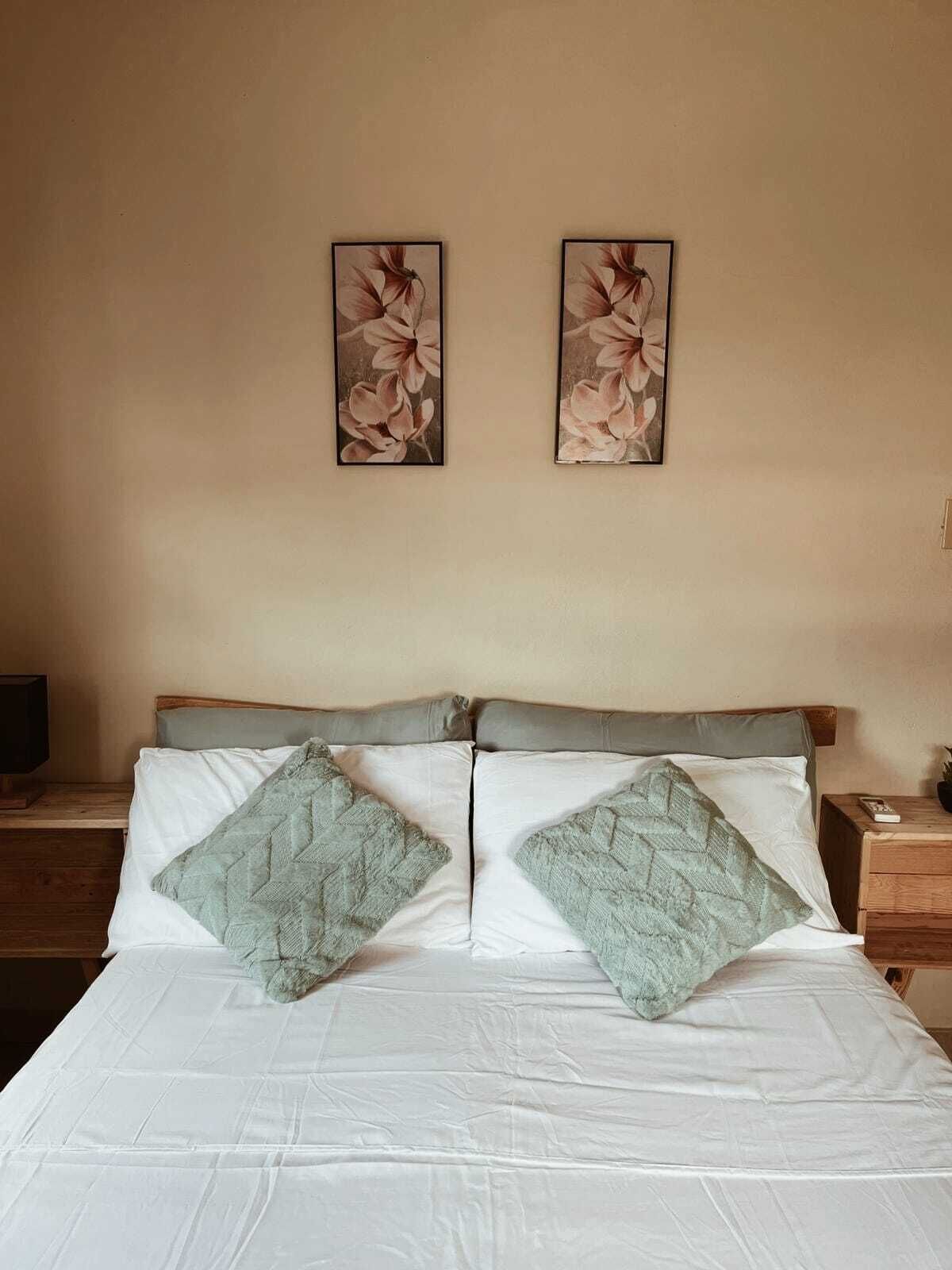 2 slaapkamers, een strijkplank/strijkijzer, gratis wifi, beddengoed