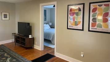 1 habitación, tabla de planchar con plancha, wifi y ropa de cama