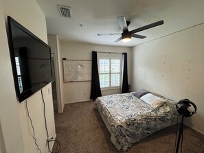 2 bedrooms, iron/ironing board, WiFi, bed sheets - 2-bedroom condo in wonderful Jacksonville Beach with pools, gym, beach close by! (Jacksonville Beach)