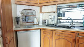 Cookware/dishes/utensils