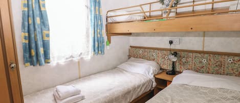 3 quartos, Wi-Fi de cortesia, individualmente decorados