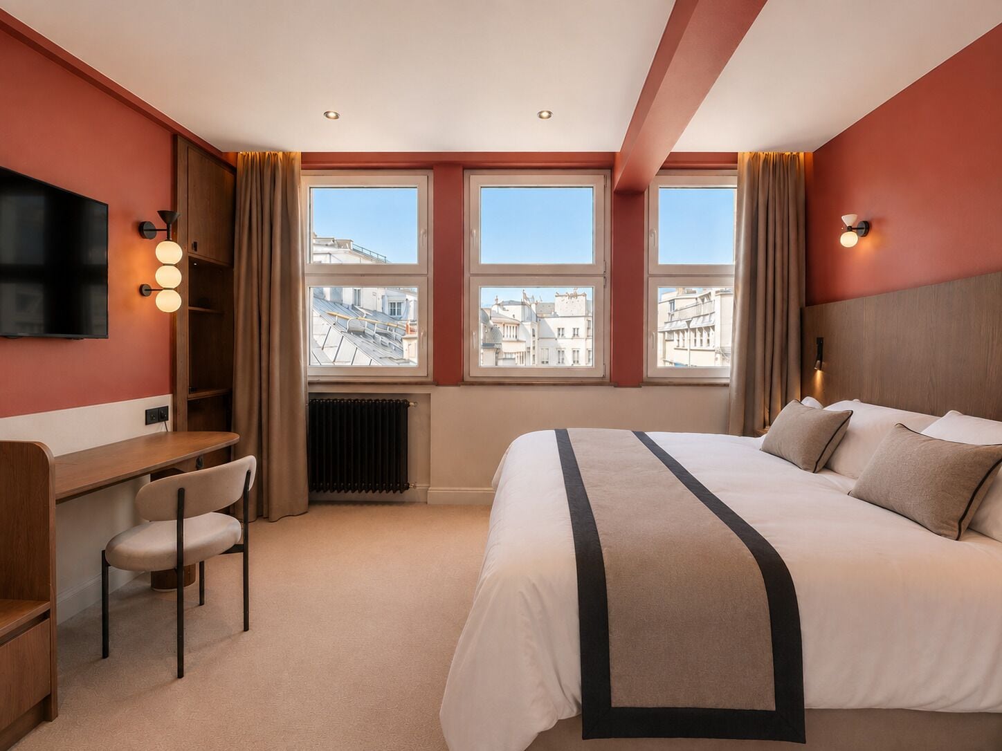 Habitación superior | Ropa de cama de alta calidad y caja de seguridad en la habitación 