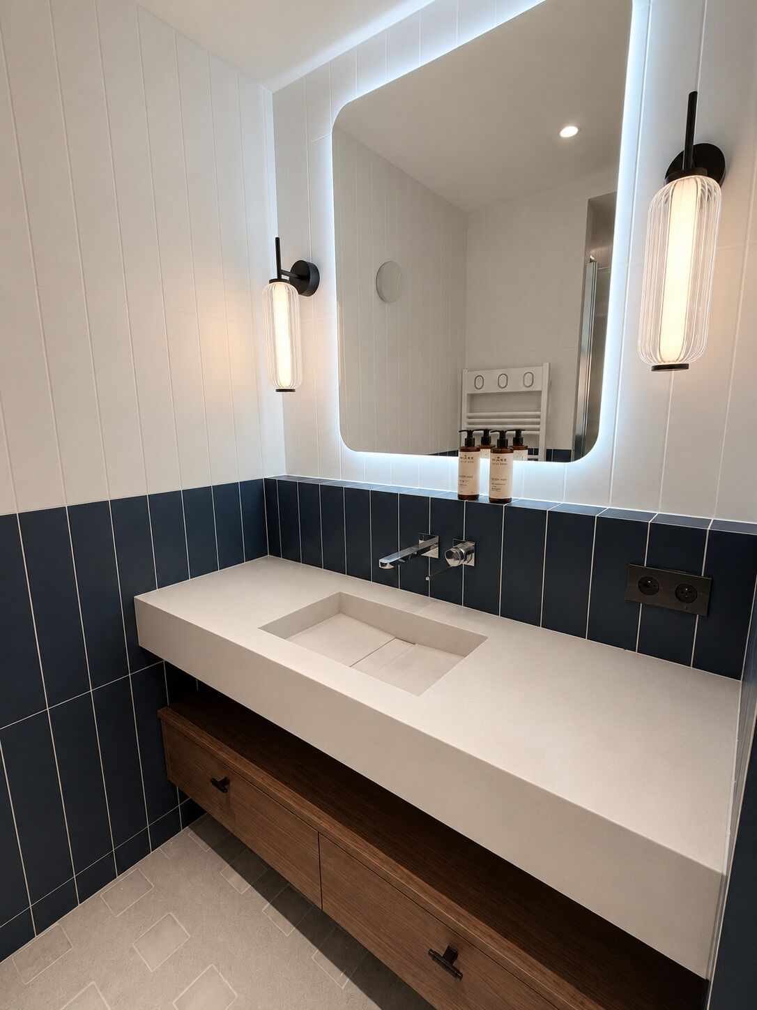 Deluxe Room, City View | Bathroom