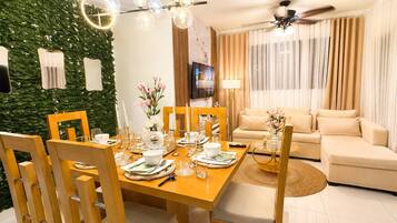 Departamento, 3 habitaciones, balcón | Comedor