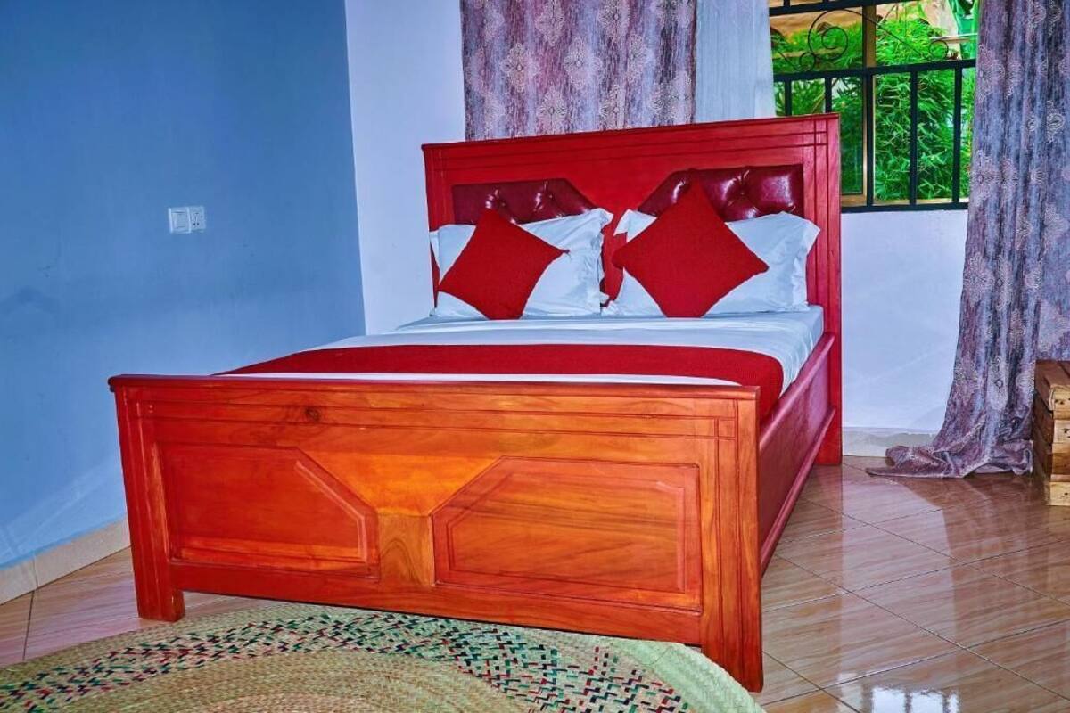 Caja de seguridad en la habitación y escritorio 