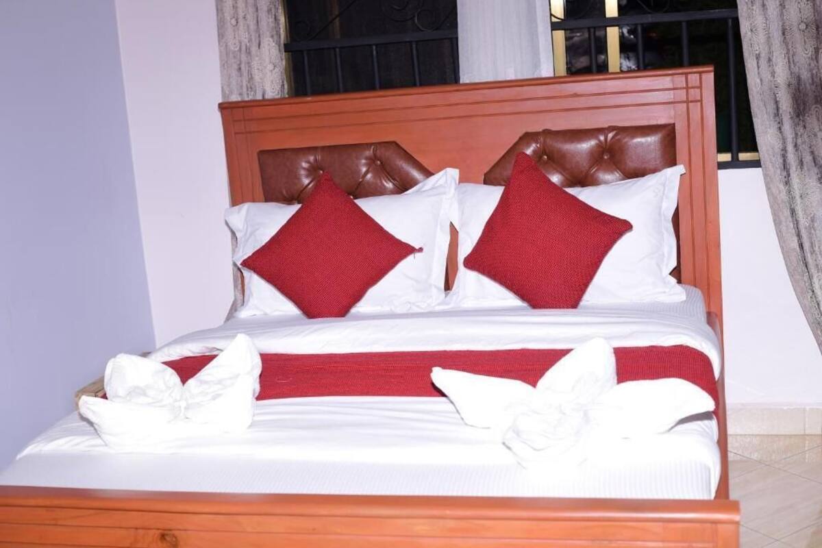 In-room safe, soundproofing, iron/ironing board, free WiFi