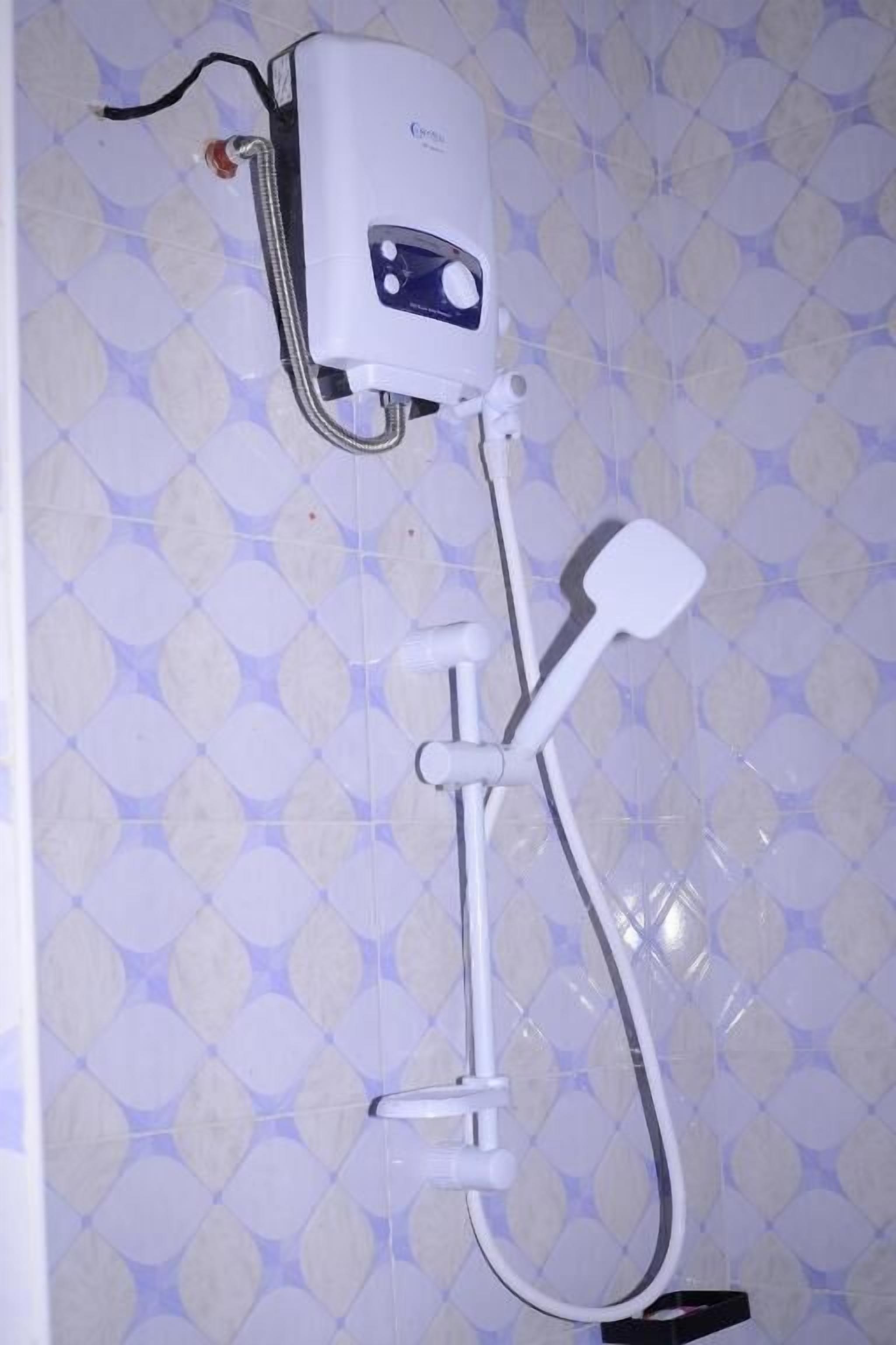 Deluxe Double or Twin Room, Garden View | Bathroom | Slippers