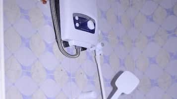 Deluxe Double or Twin Room, Garden View | Bathroom | Slippers
