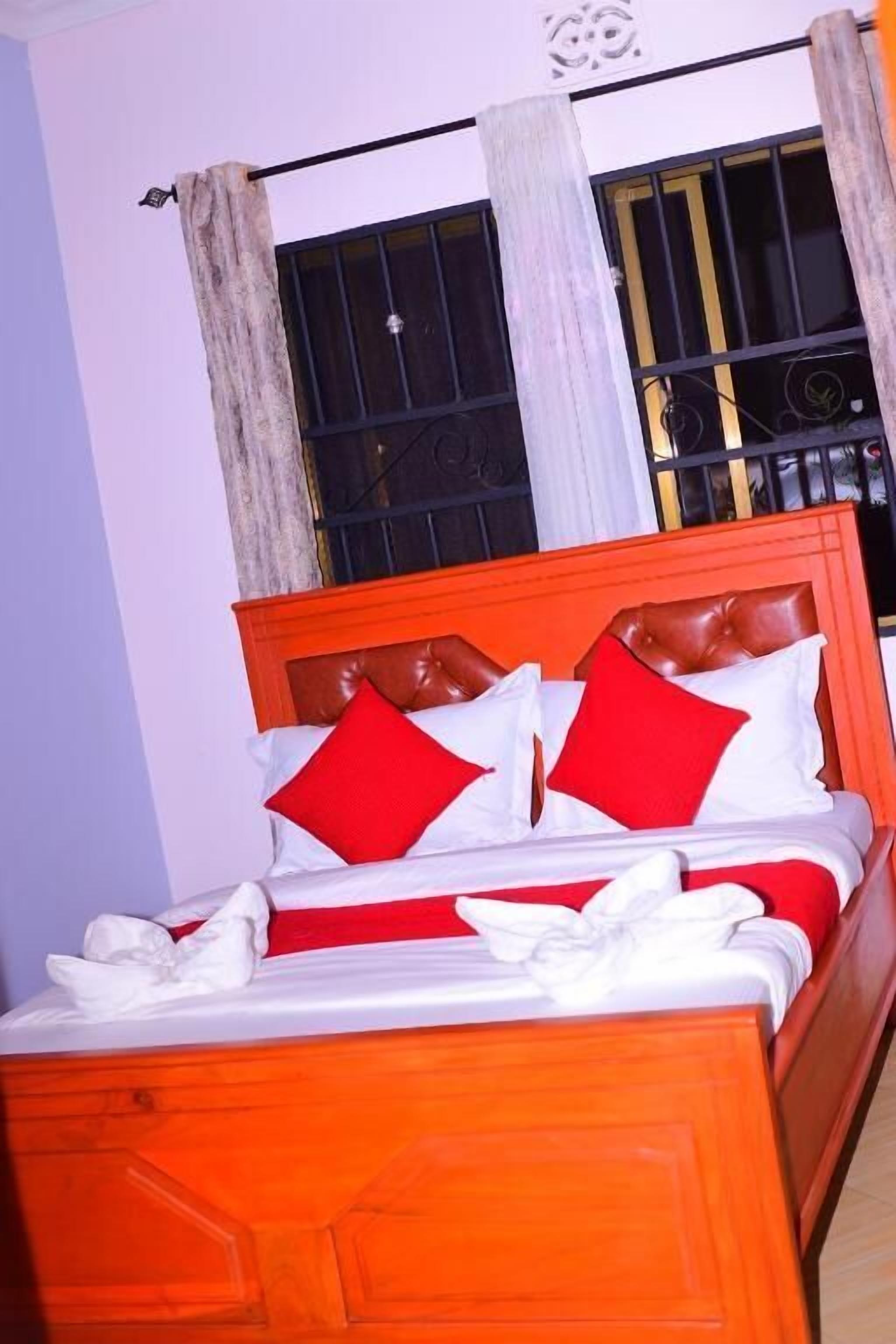 In-room safe, soundproofing, iron/ironing board, free WiFi