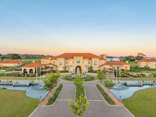 Avellino Lakeside Escape