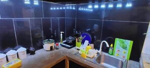 Private kitchen - Edgefield Escapes : Double or Twin Room with Garden View (Polgasowita)