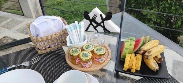 Outdoor dining - Edgefield Escapes : King Room with Garden View (Polgasowita)