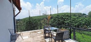 Outdoor dining - Edgefield Escapes : King Room with Garden View (Polgasowita)