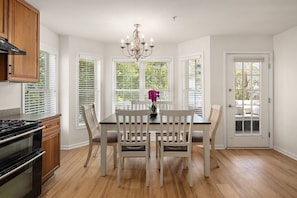 Coffee/tea maker, fridge, microwave, oven - Cozy Beach Escape | Walk to Beach & Boardwalk (Ocean City)