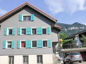 Exterior - Lovely apartment for 6 guests with WIFI, patio and panoramic view (Lungern)