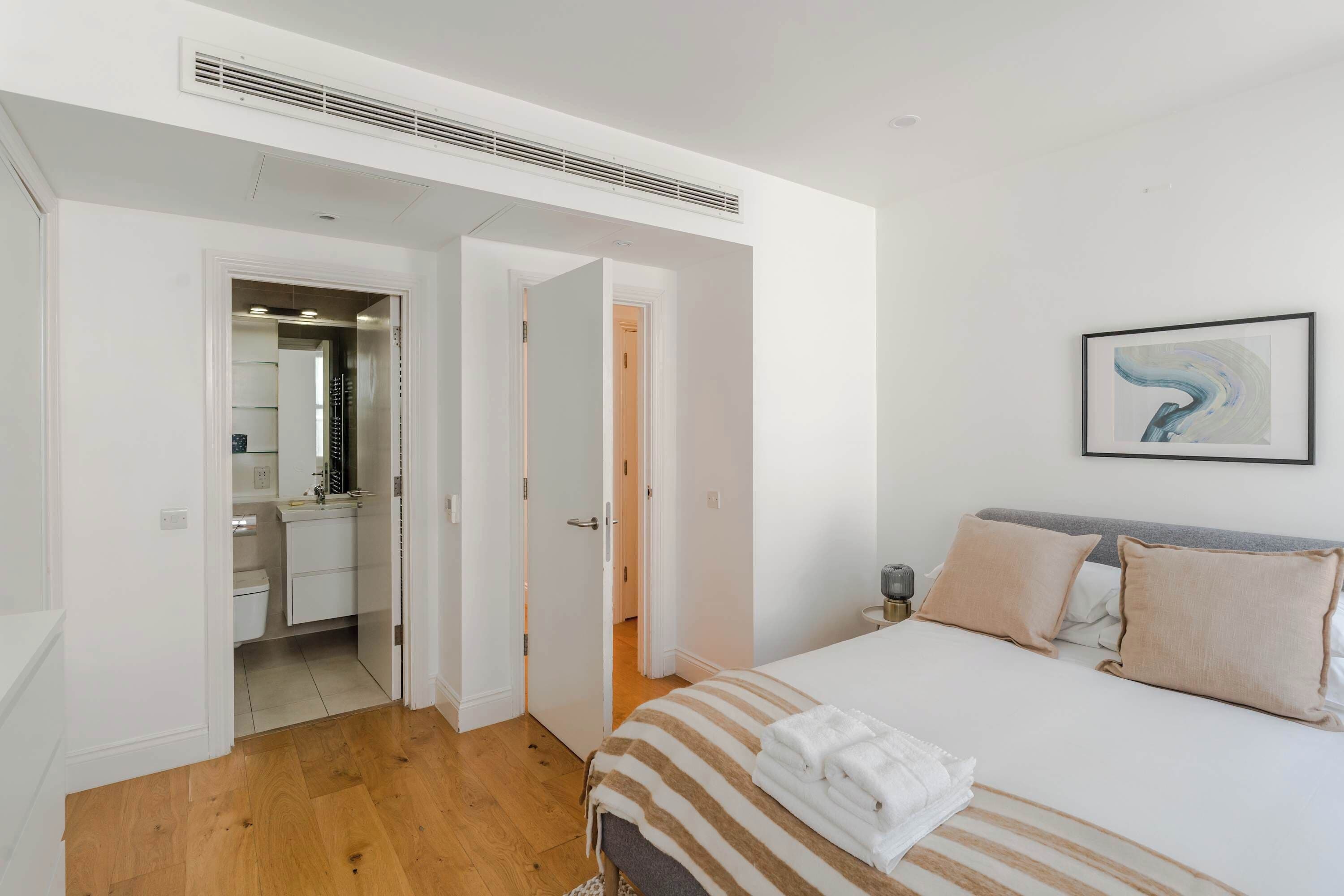 Apartment, Multiple Beds, Kitchen, City View (Evelyn Yard 10, 3) | 3 bedrooms, individually decorated, individually furnished, bed sheets